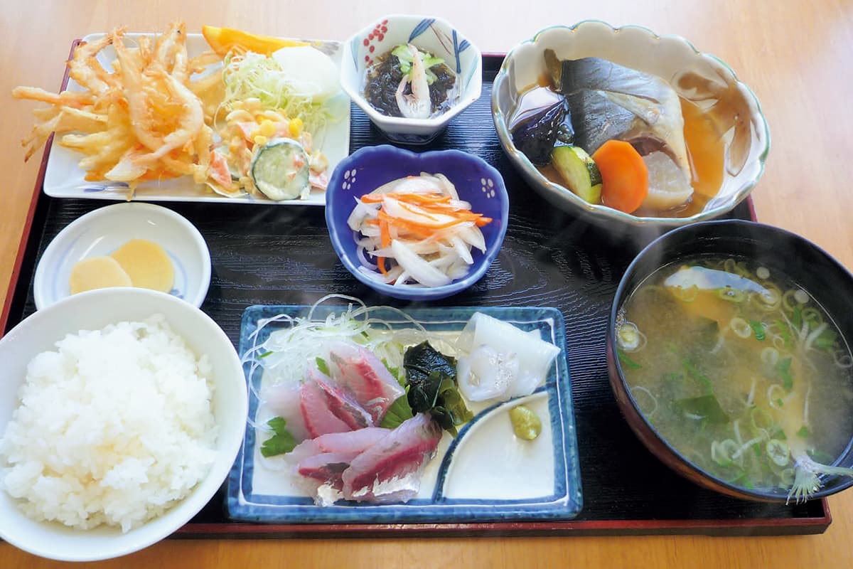さしみ定食写真